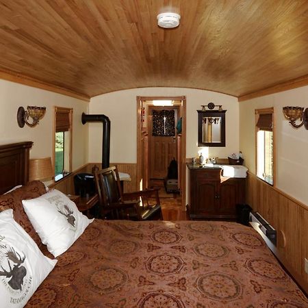 Clearview Station & Caboose B&B Creemore Eksteriør billede